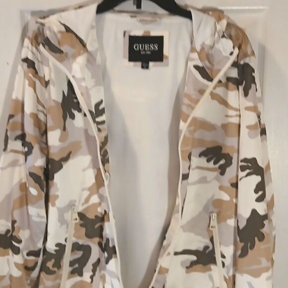 Guess lightweight Camo hooded bomber jacket windbreaker size M - Picture 6 of 9